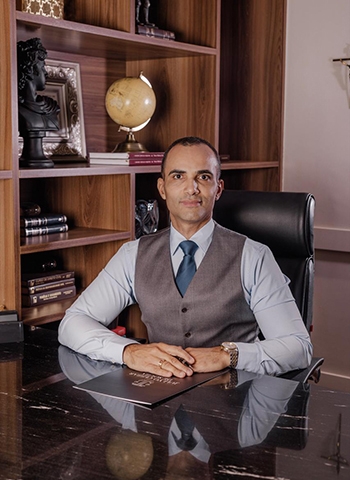 DR. JULLYO CEZZAR DE SOUZA
